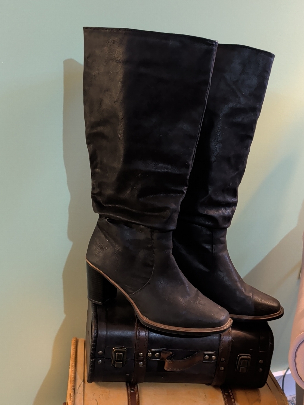 Amore Classic Black Slouchy Knee-High Women's Boots 11W